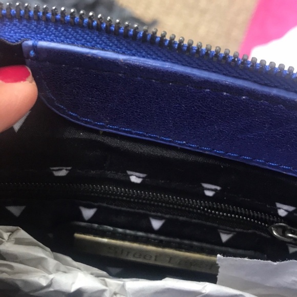 Metallic Blue w/Chain Edge Crossbody/Clutch-Boutique-NWT - Picture 6 of 10